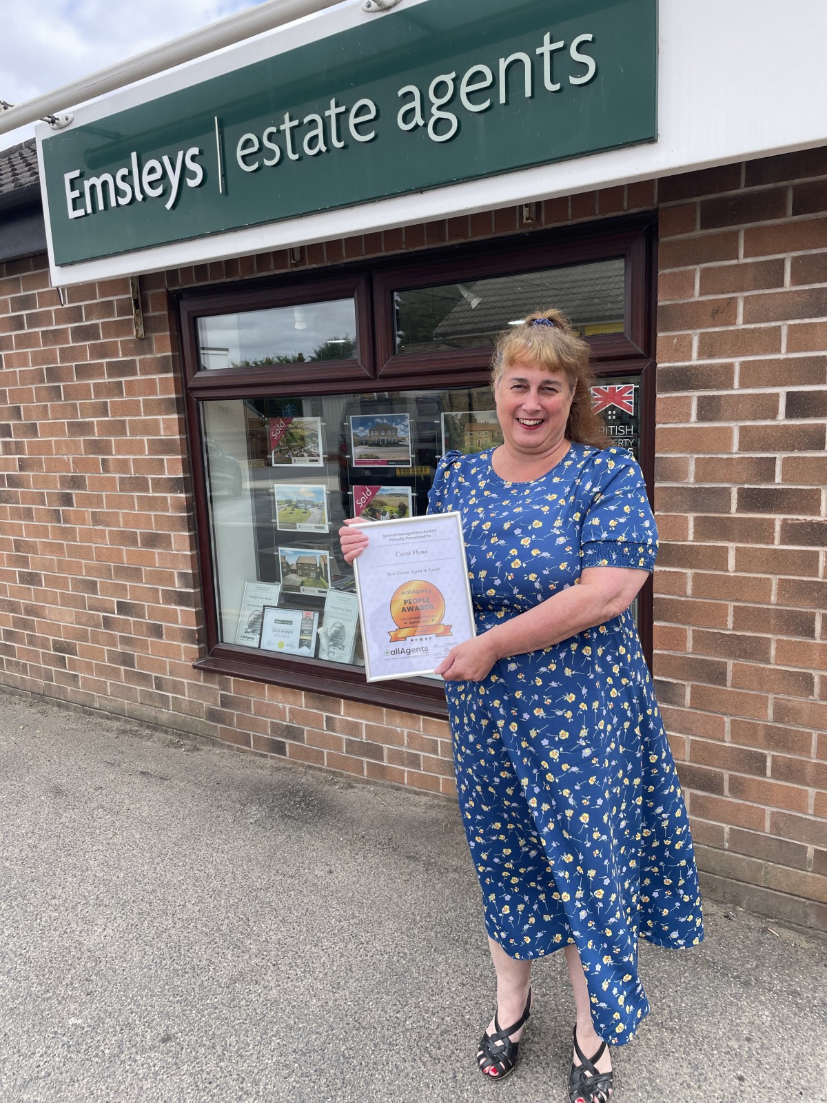 Emsleys staff win prize at AllAgents Award